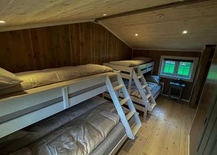 Stall-Loftet, Aastroen Gard, Vingelen